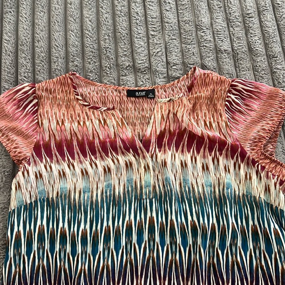 Women’s Top  - Picture 3 of 5